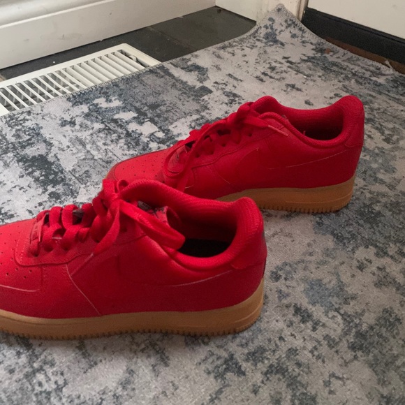 Red Air Force Ones - like new condition, men’s size 7 - Picture 4 of 5